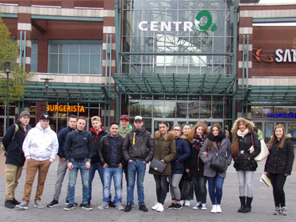 Niederländische Auszubildende erkunden mit Berufsschülern des HBBK das Centro